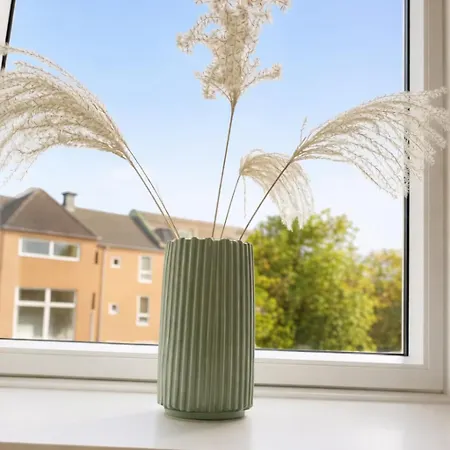 C - Light 2 - Sunny Balcony And Free Parking *