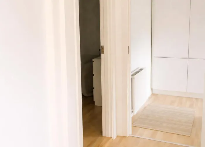 C - Light 2 - Sunny Balcony And Free Parking Apartamento *